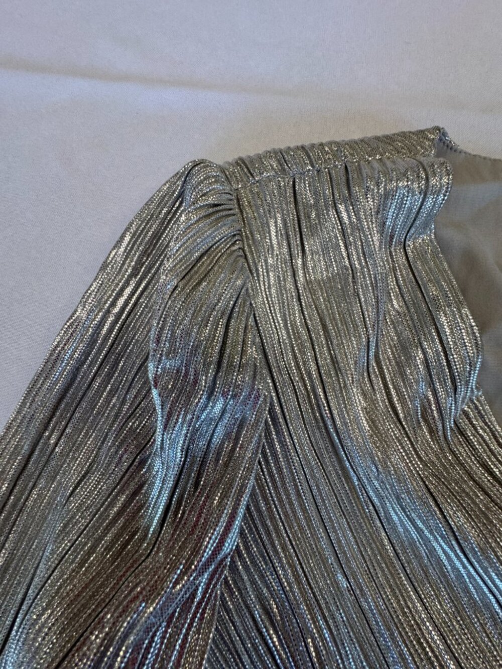 Gianni Bini Pleated Silver Peplum Blouse Size S - Picture 4 of 10